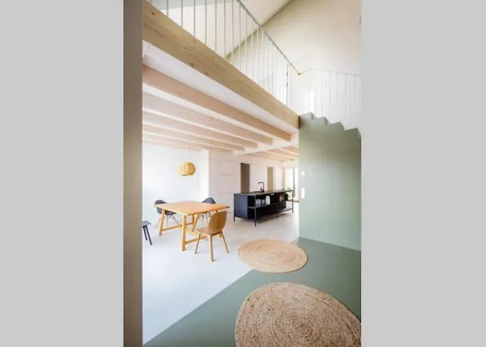 Lägenhet Stilvoll Und Luftig Im Herzen Von